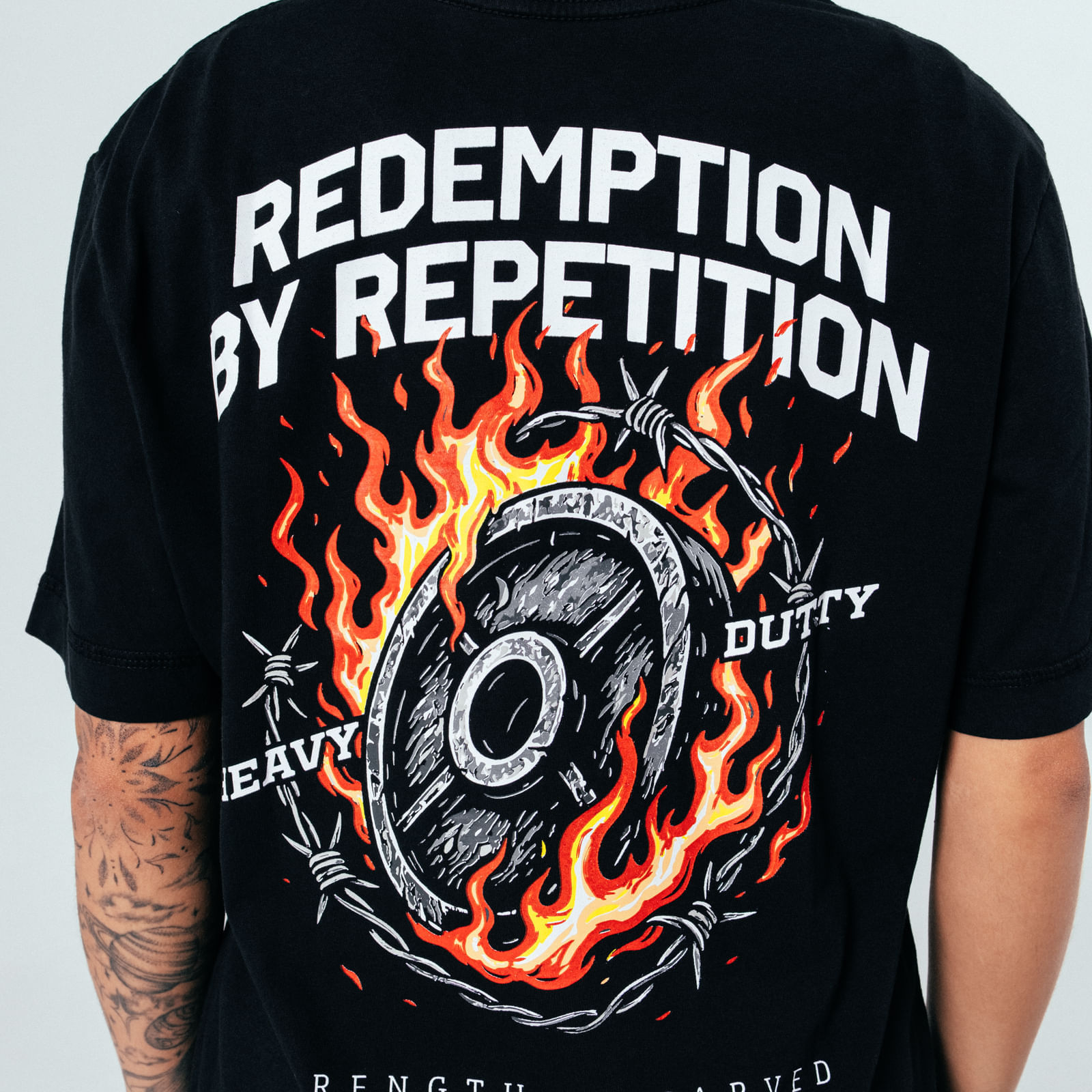 camiseta-feminina-oversized-redemption---preta-tamanho-p---preta