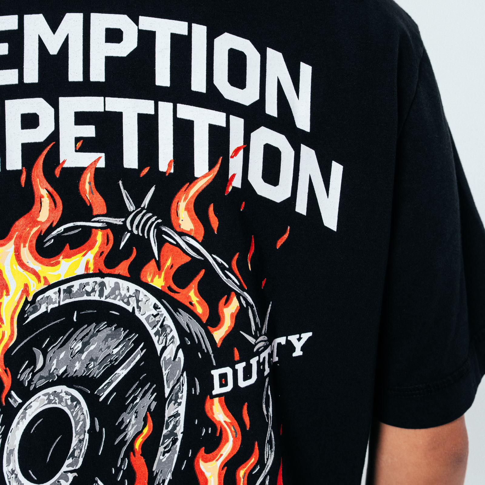 camiseta-feminina-oversized-redemption---preta-tamanho-p---preta