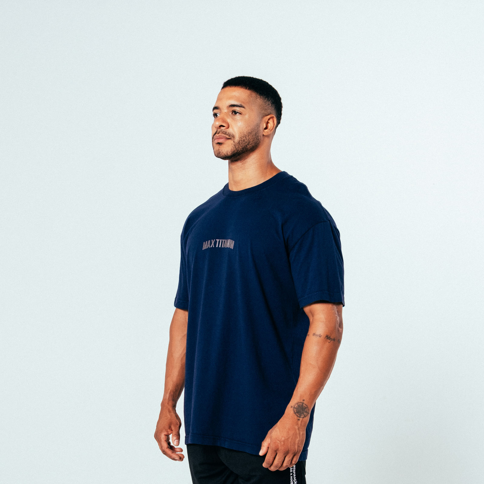 MNMM ネイビーオーバーサイズシャツ、ボトムス Camiseta Masculina Oversized Bodybuilding - Azul Marinho - Max