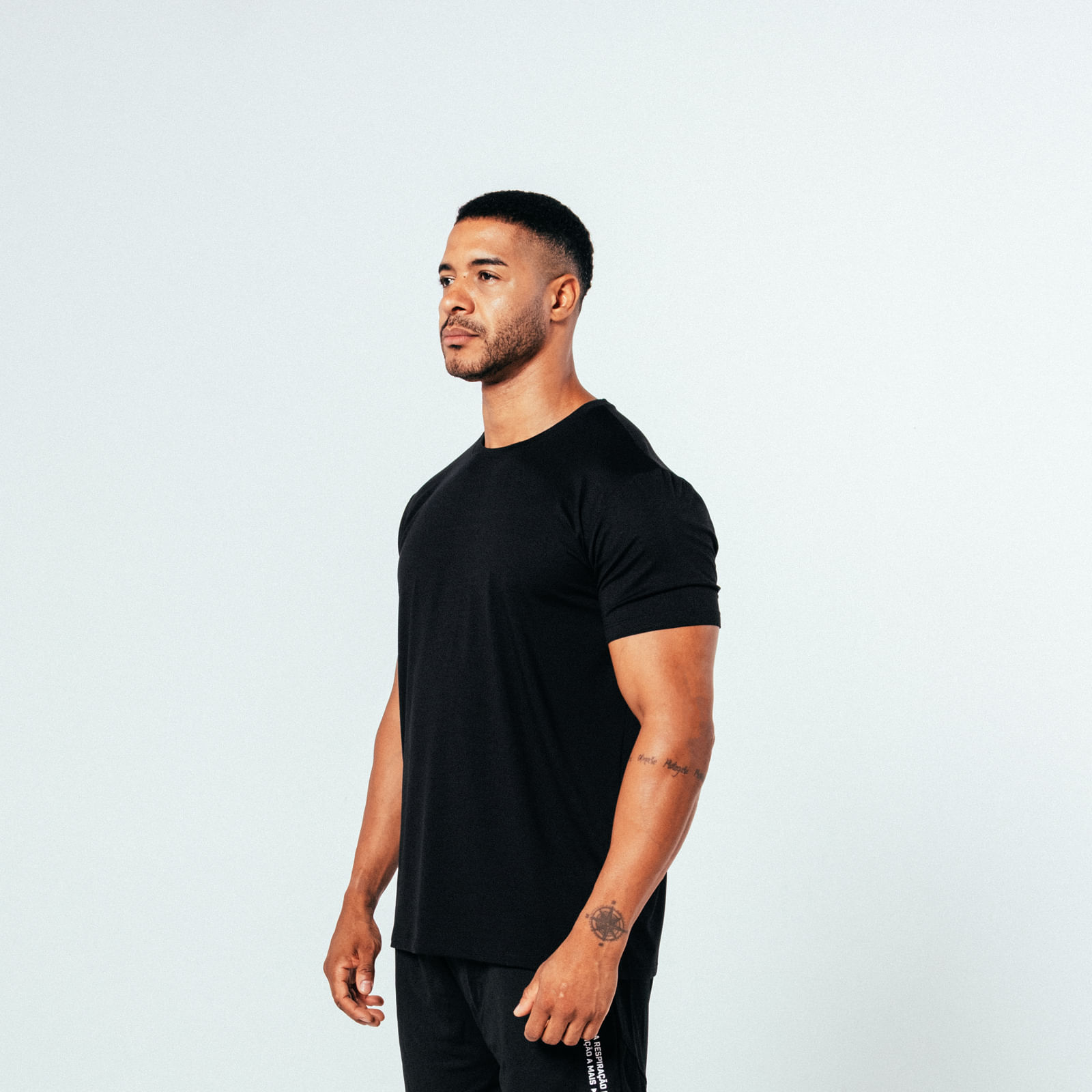camiseta-masculina-tech-modal---preta-tamanho-m---preta